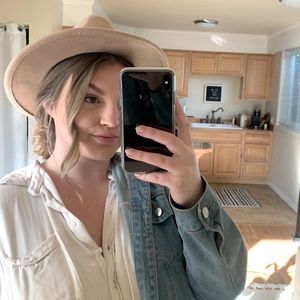 Meet your Posher, Lacey